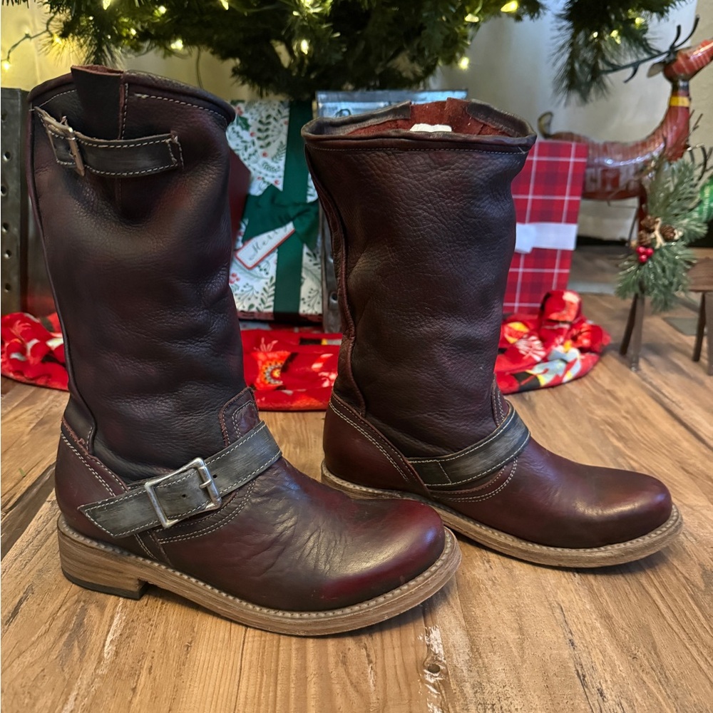 Freebird Crosby Wine, Size 10